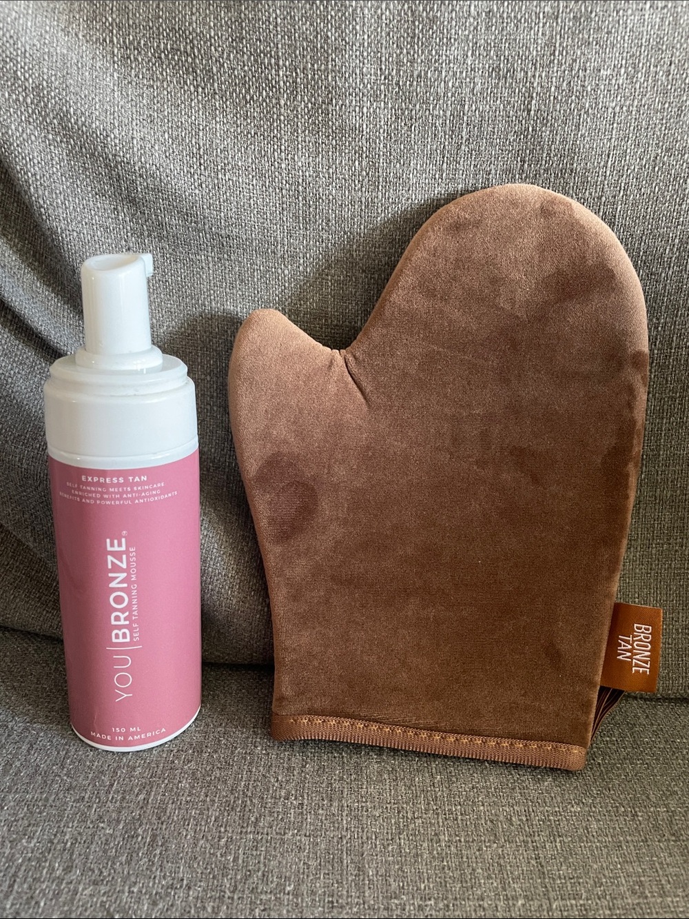 You Bronze self tanner Mousse with Brown Tanning Mitt